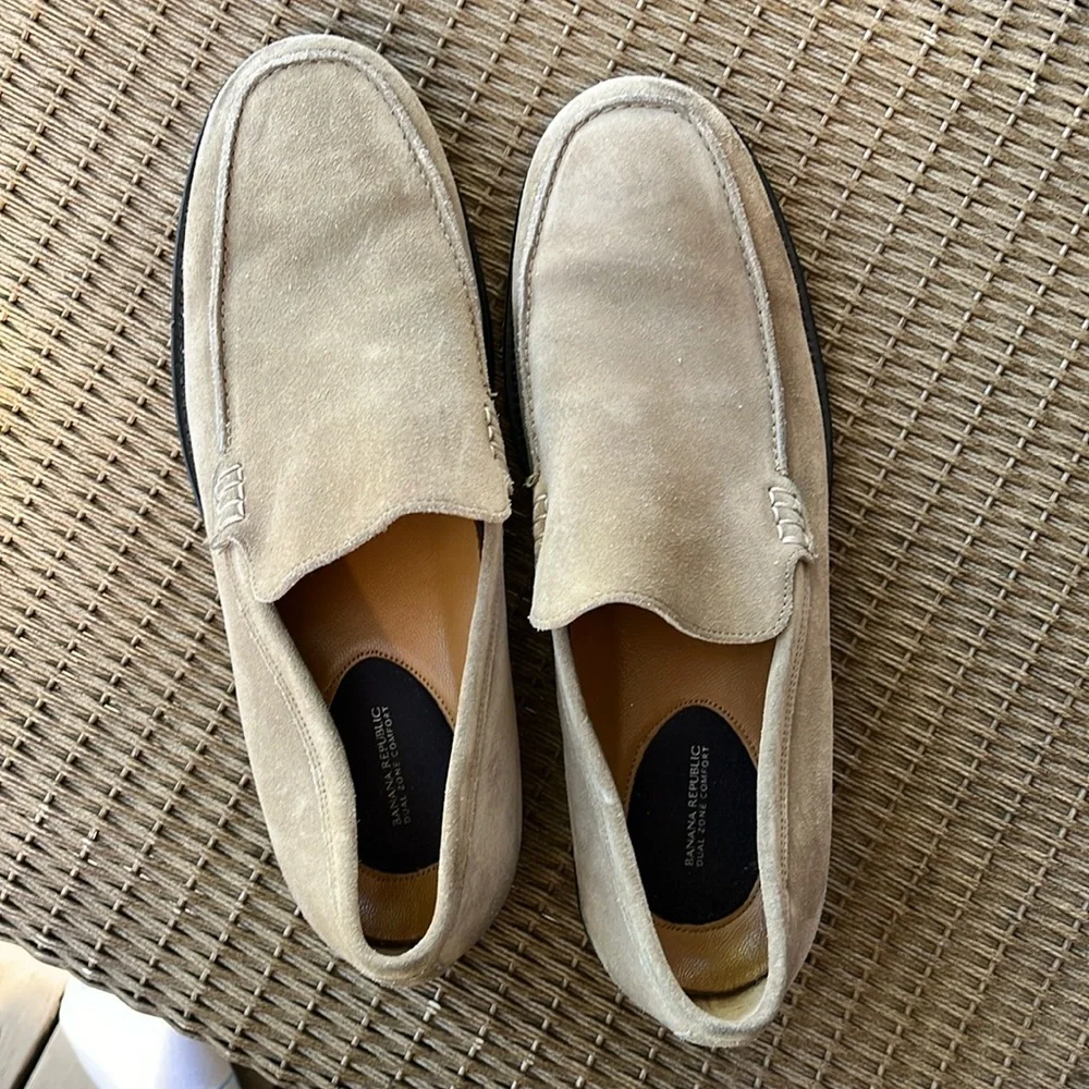 Banana Republic Dual Zone Comfort beige leather loafers size 10